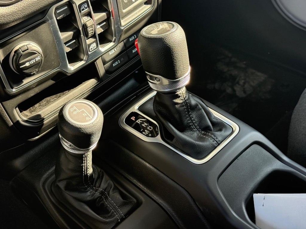 Jeep Wrangler Vehicle Full-screen Gallery Image 15