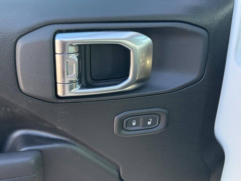 Jeep Wrangler Vehicle Full-screen Gallery Image 17