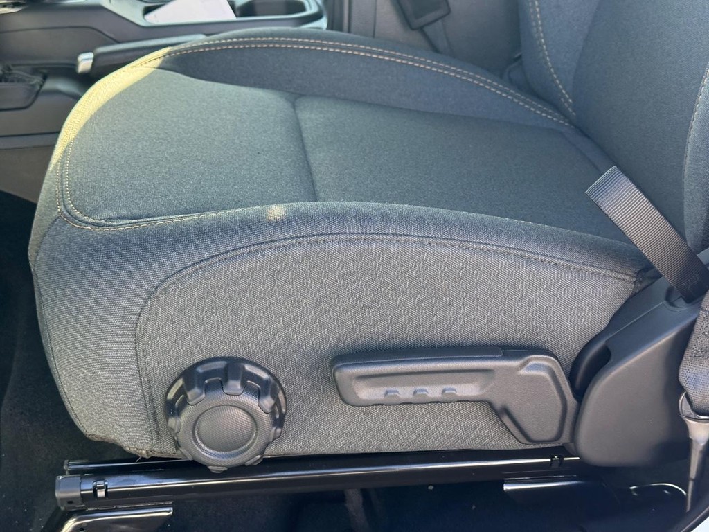 Jeep Wrangler Vehicle Full-screen Gallery Image 18