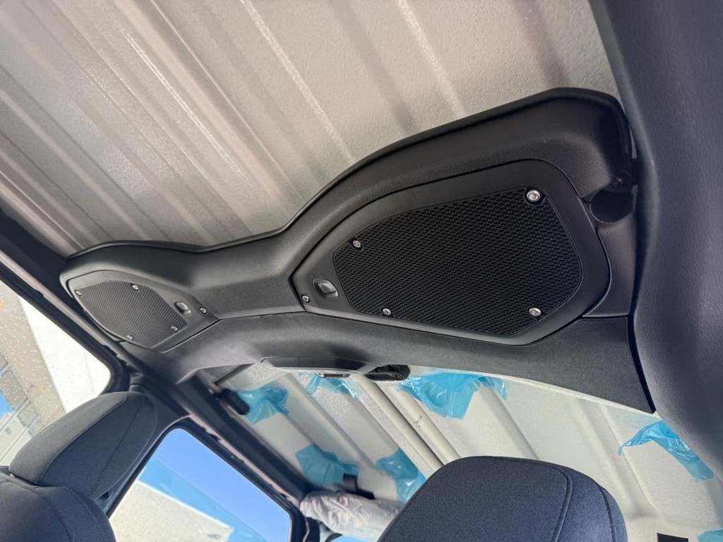 Jeep Wrangler Vehicle Full-screen Gallery Image 07