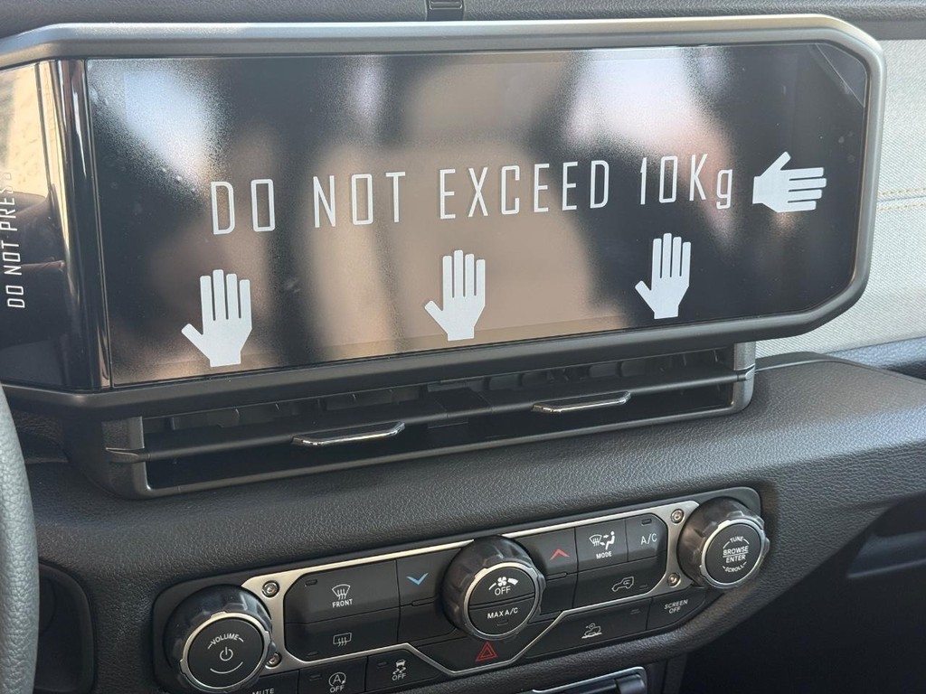 Jeep Wrangler Vehicle Full-screen Gallery Image 12