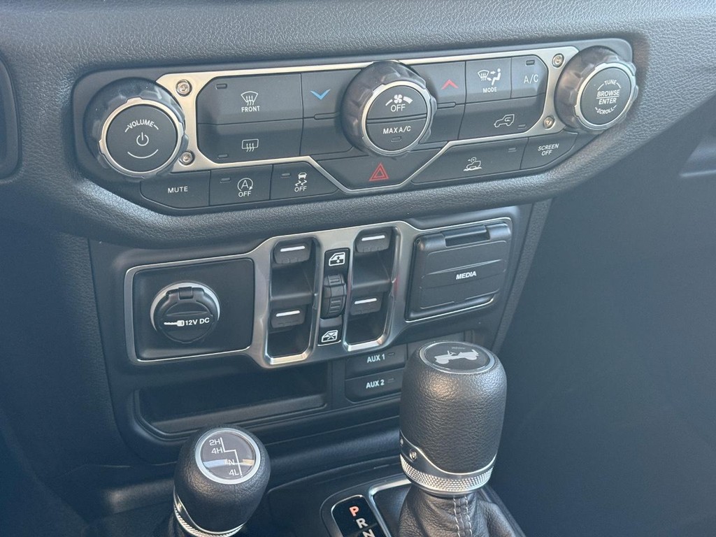 Jeep Wrangler Vehicle Full-screen Gallery Image 13