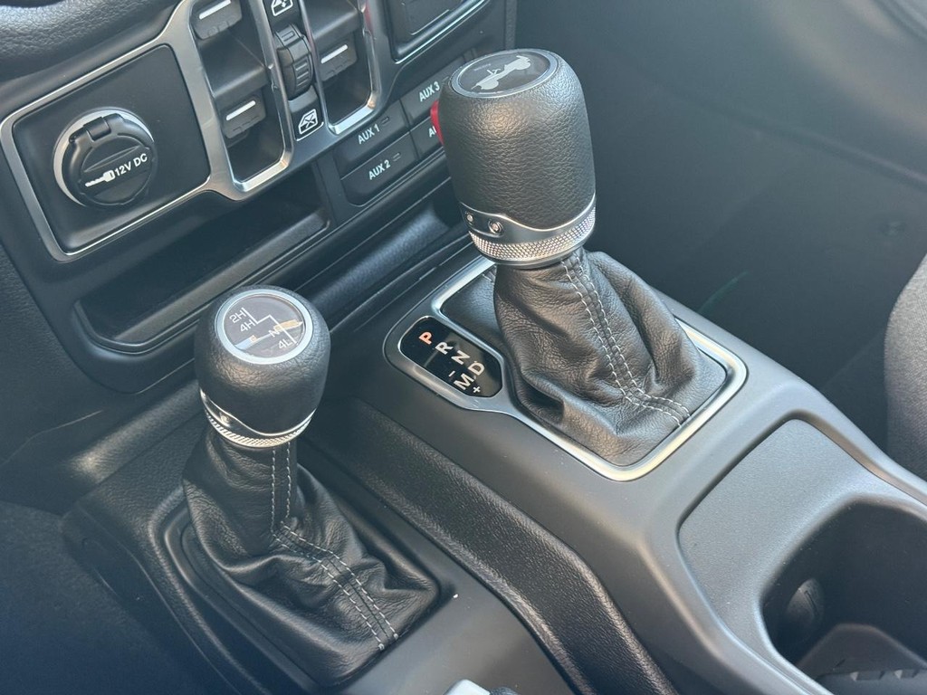 Jeep Wrangler Vehicle Full-screen Gallery Image 14