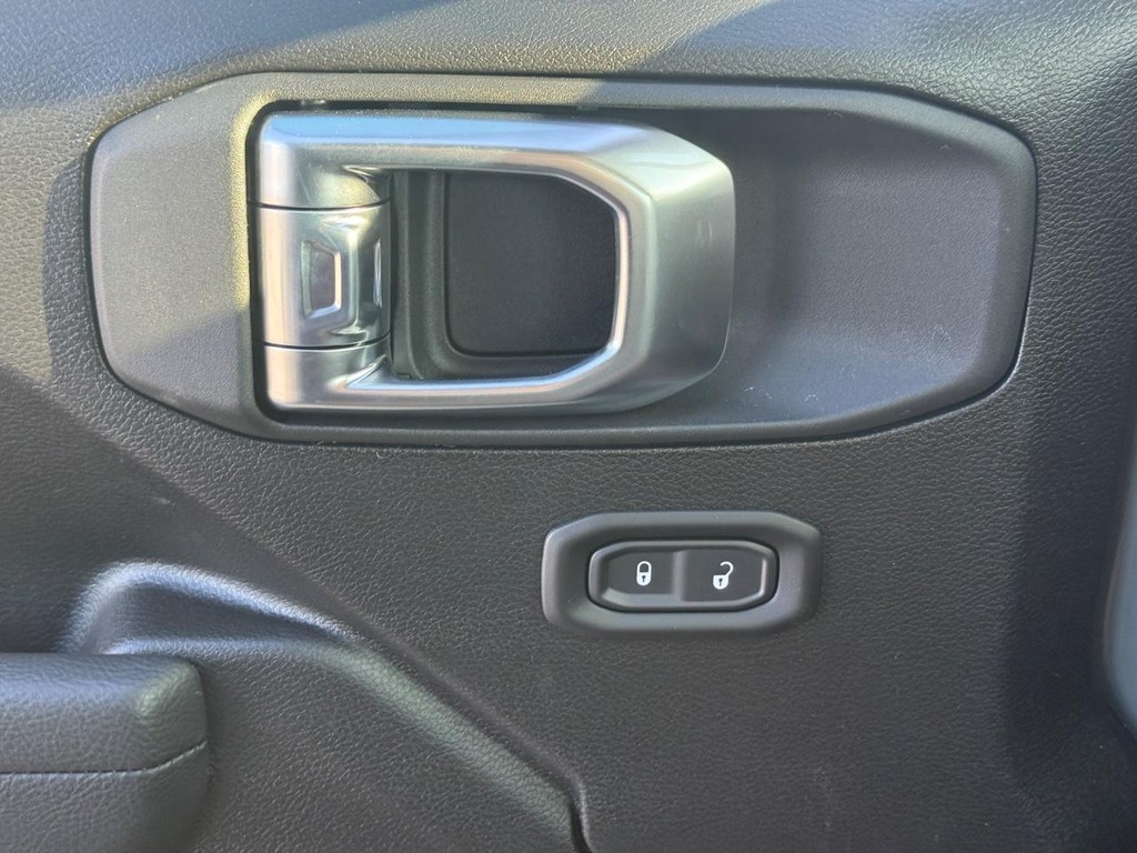 Jeep Wrangler Vehicle Full-screen Gallery Image 16