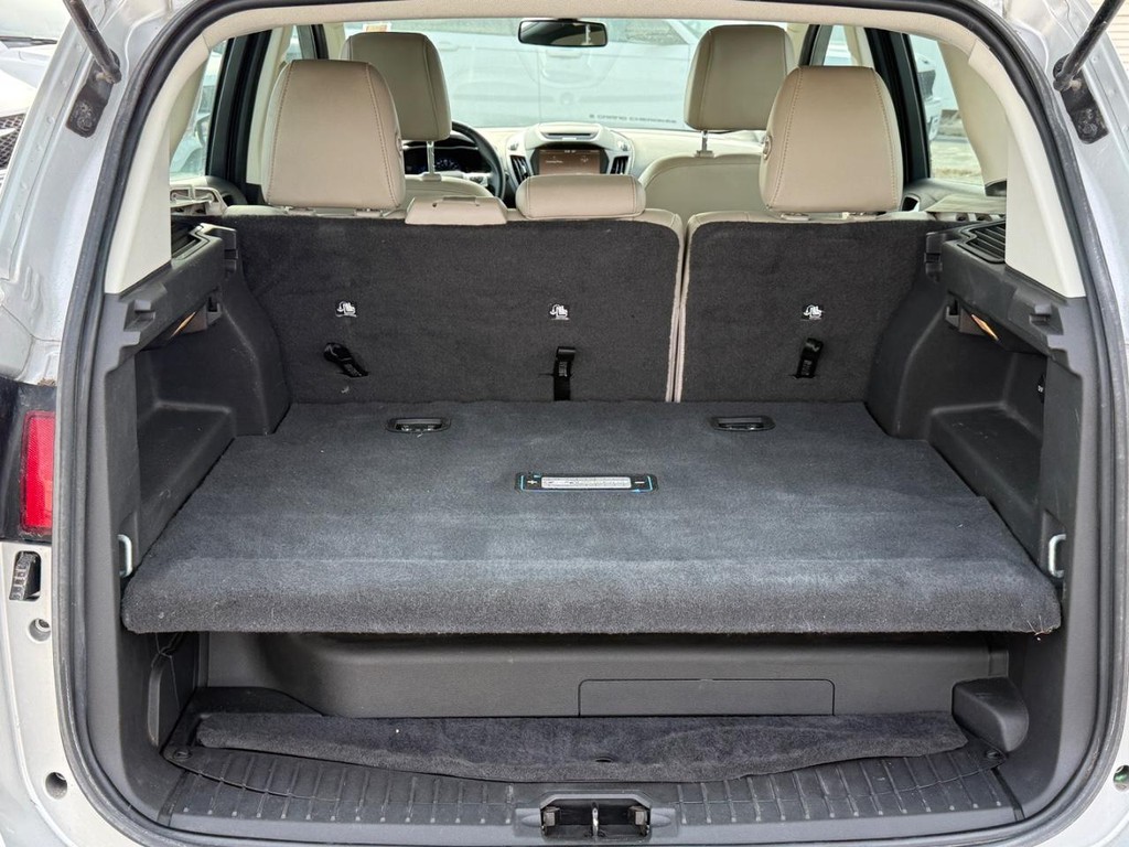 Ford C-Max Energi Vehicle Full-screen Gallery Image 05