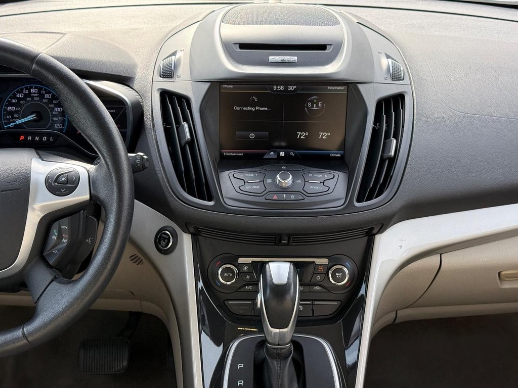 Ford C-Max Energi Vehicle Full-screen Gallery Image 09