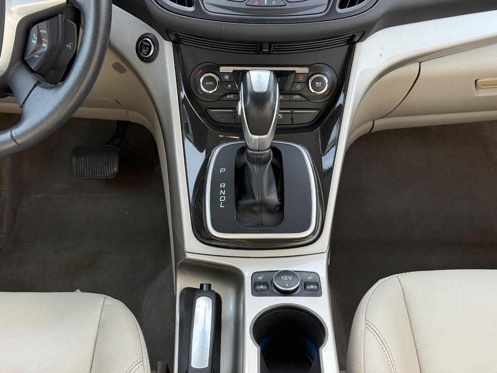 Ford C-Max Energi Vehicle Full-screen Gallery Image 10