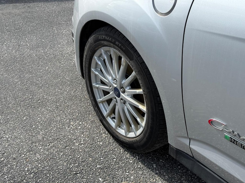 Ford C-Max Energi Vehicle Full-screen Gallery Image 14