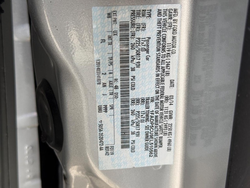 Ford C-Max Energi Vehicle Full-screen Gallery Image 22