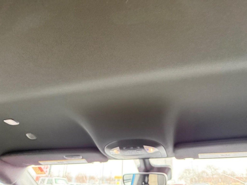 Chrysler Pacifica Vehicle Full-screen Gallery Image 11