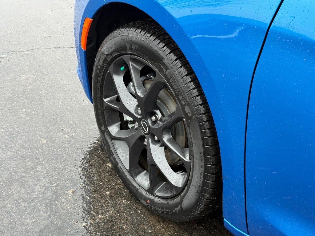 Chrysler Pacifica Vehicle Full-screen Gallery Image 12