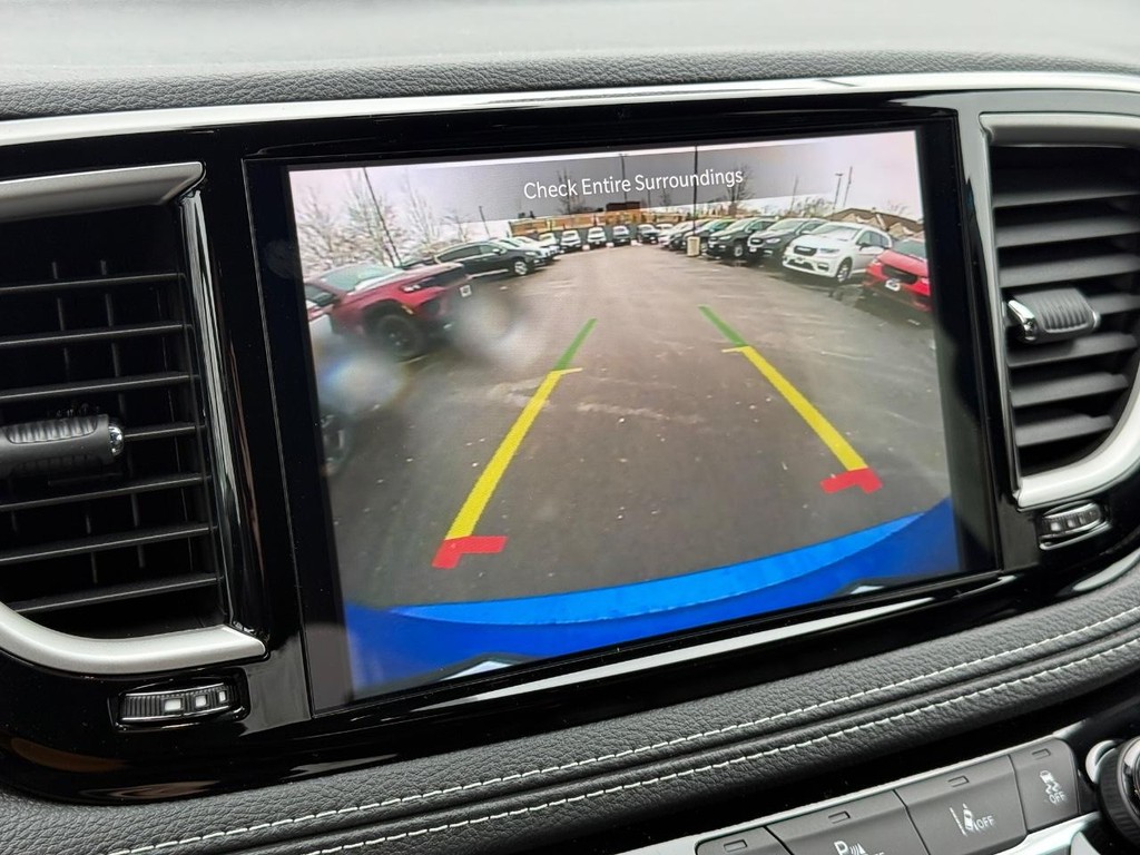 Chrysler Pacifica Vehicle Full-screen Gallery Image 19