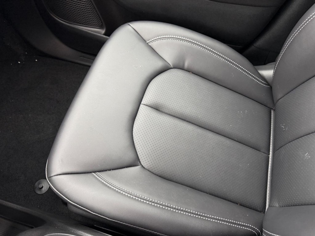 Chrysler Pacifica Vehicle Full-screen Gallery Image 22