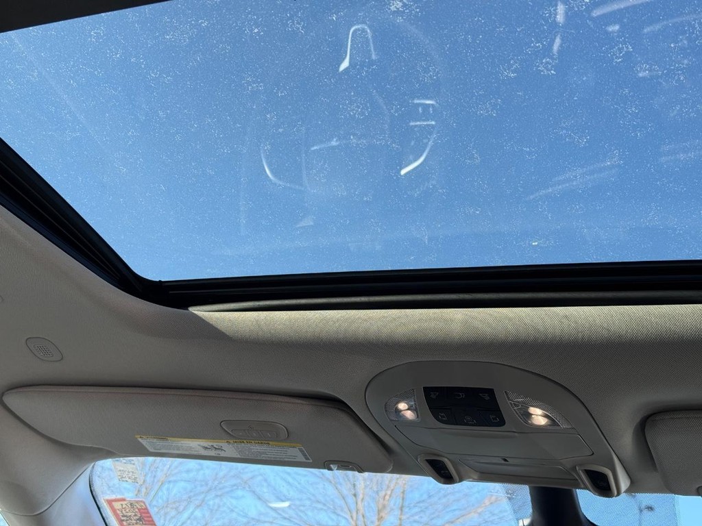 Chrysler Pacifica Vehicle Full-screen Gallery Image 12