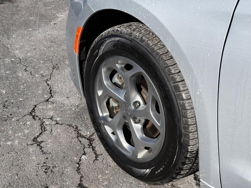 Chrysler Pacifica Vehicle Full-screen Gallery Image 15