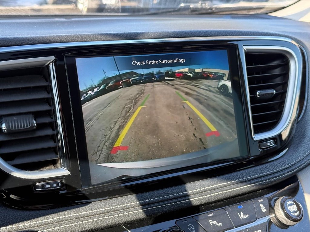 Chrysler Pacifica Vehicle Full-screen Gallery Image 20