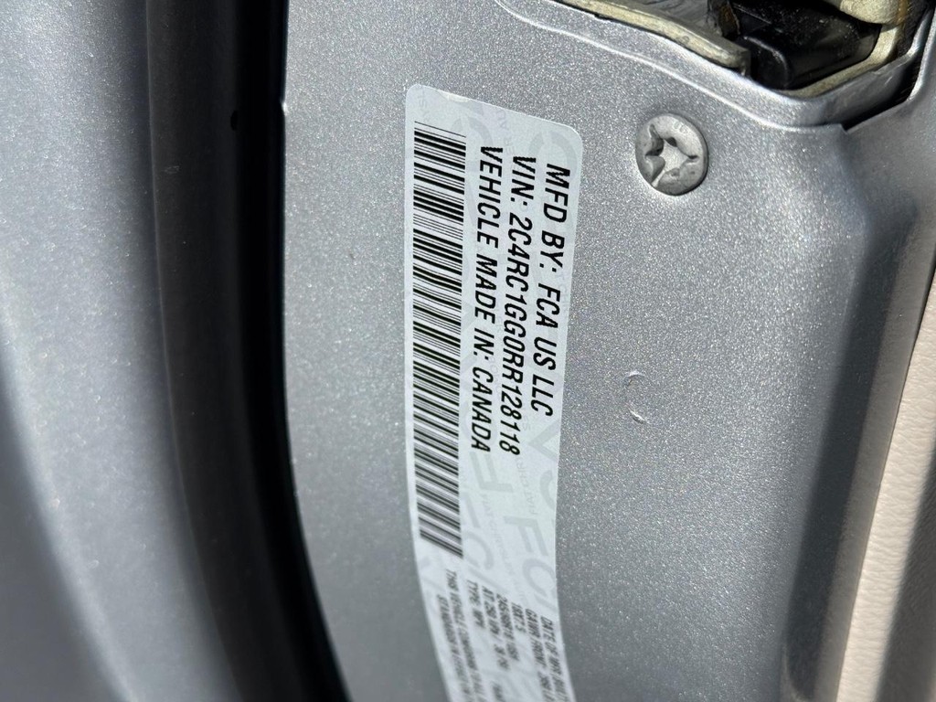 Chrysler Pacifica Vehicle Full-screen Gallery Image 24