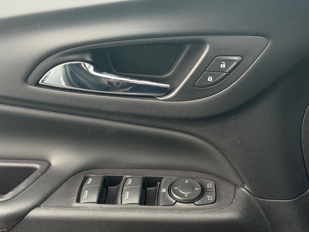 Chevrolet Equinox Vehicle Full-screen Gallery Image 20