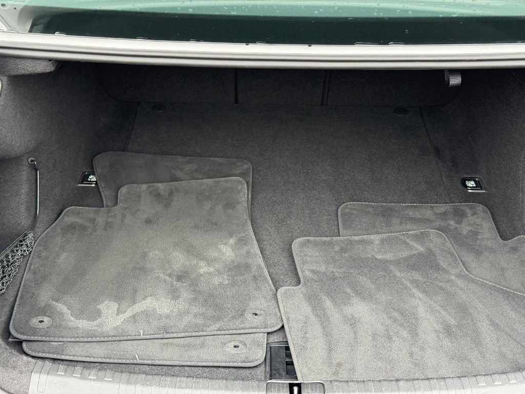 Audi A6 Sedan Vehicle Full-screen Gallery Image 05