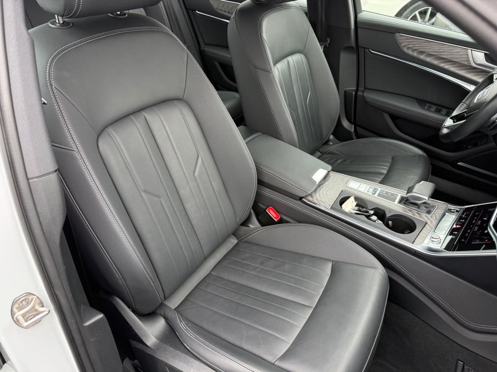 Audi A6 Sedan Vehicle Full-screen Gallery Image 06