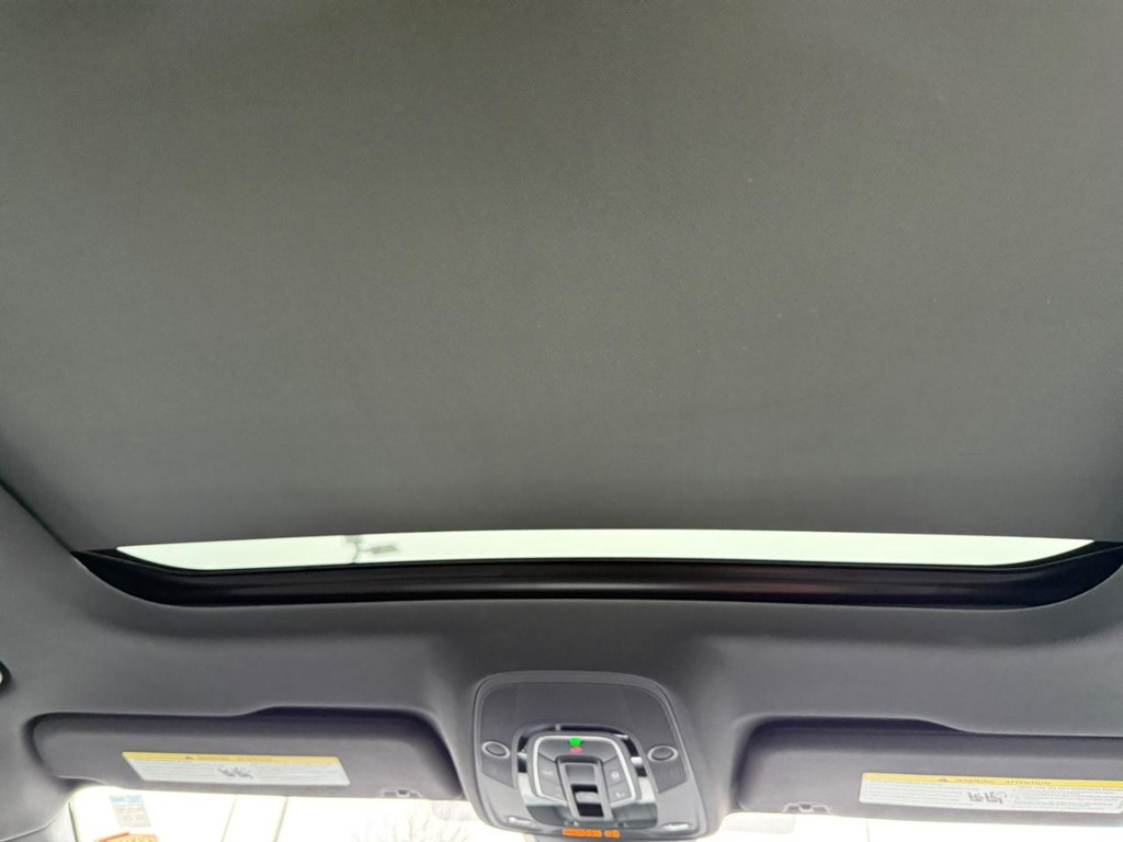 Audi A6 Sedan Vehicle Full-screen Gallery Image 10