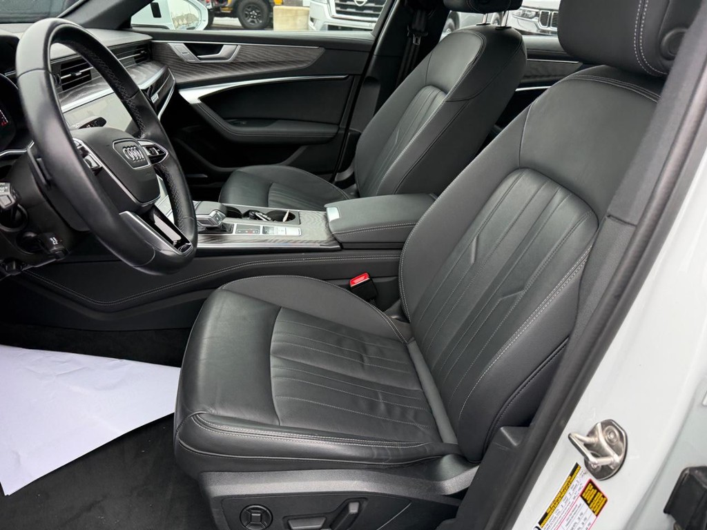 Audi A6 Sedan Vehicle Full-screen Gallery Image 12