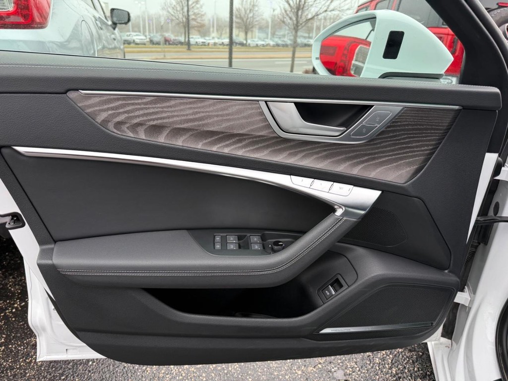 Audi A6 Sedan Vehicle Full-screen Gallery Image 13