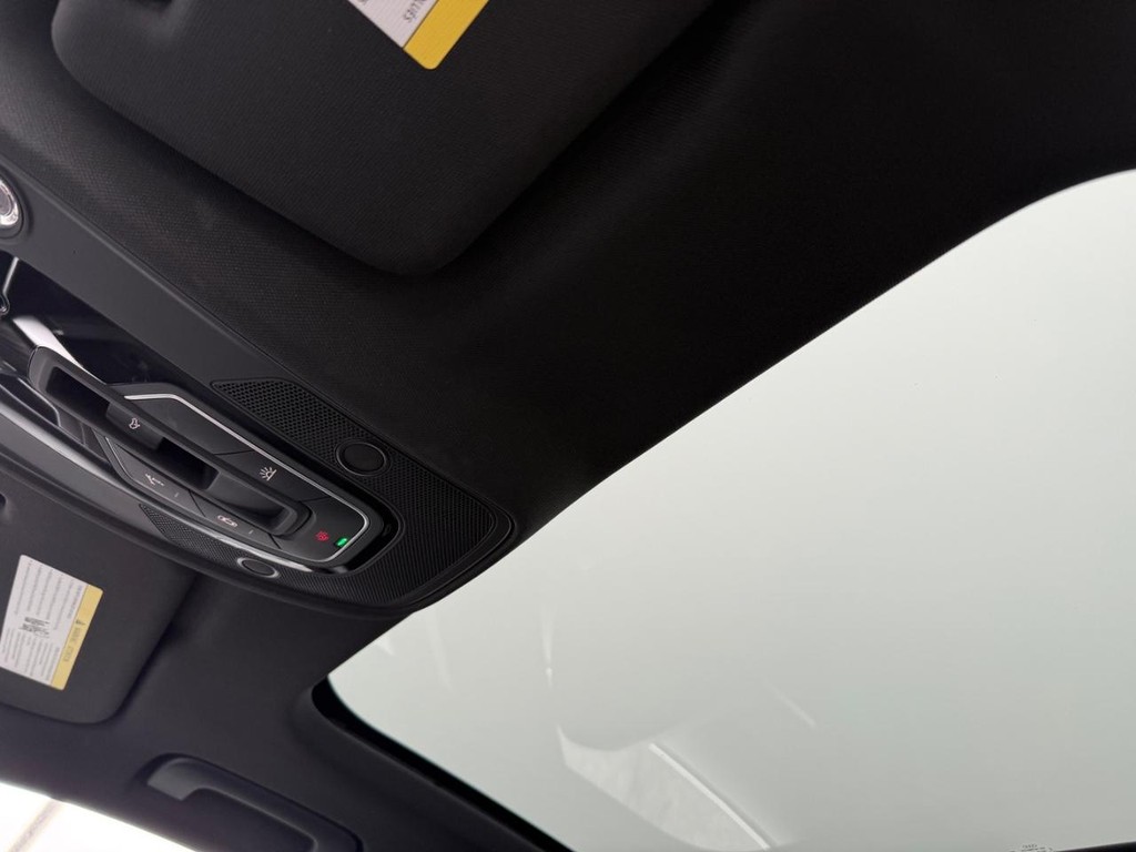 Audi A6 Sedan Vehicle Full-screen Gallery Image 14