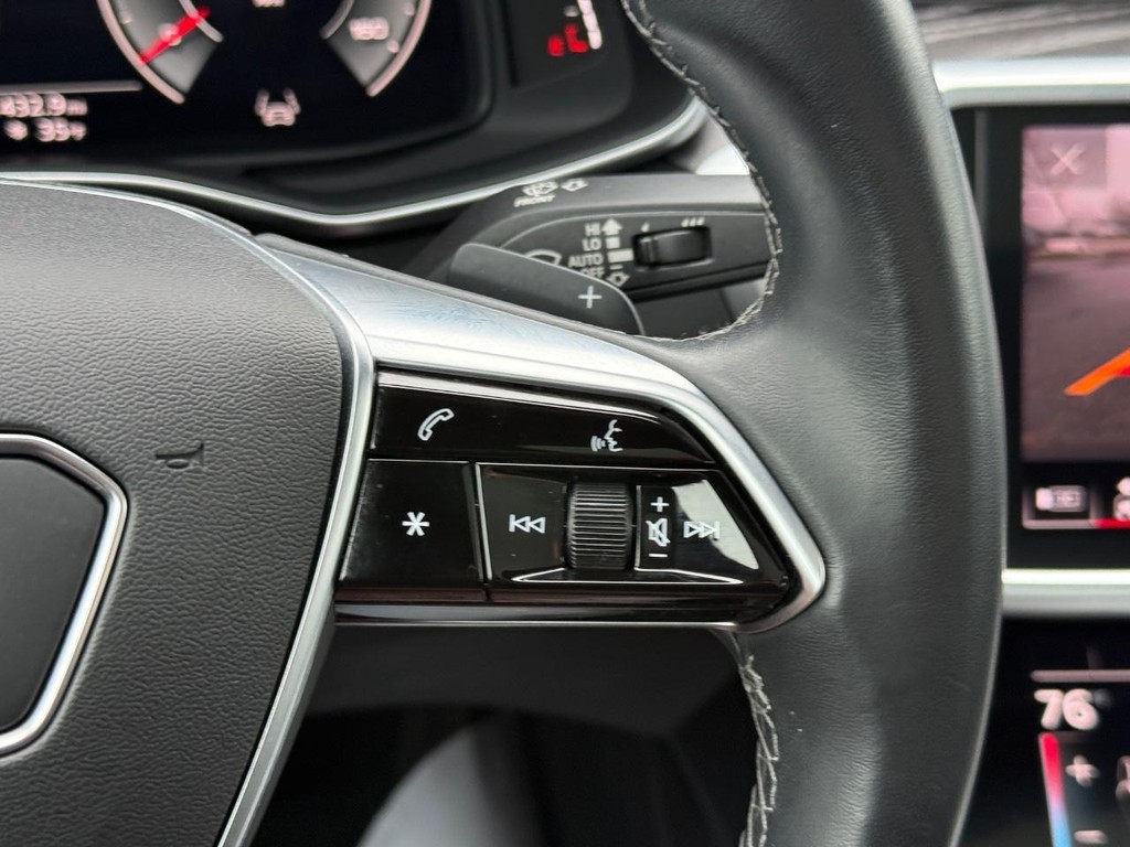 Audi A6 Sedan Vehicle Full-screen Gallery Image 16