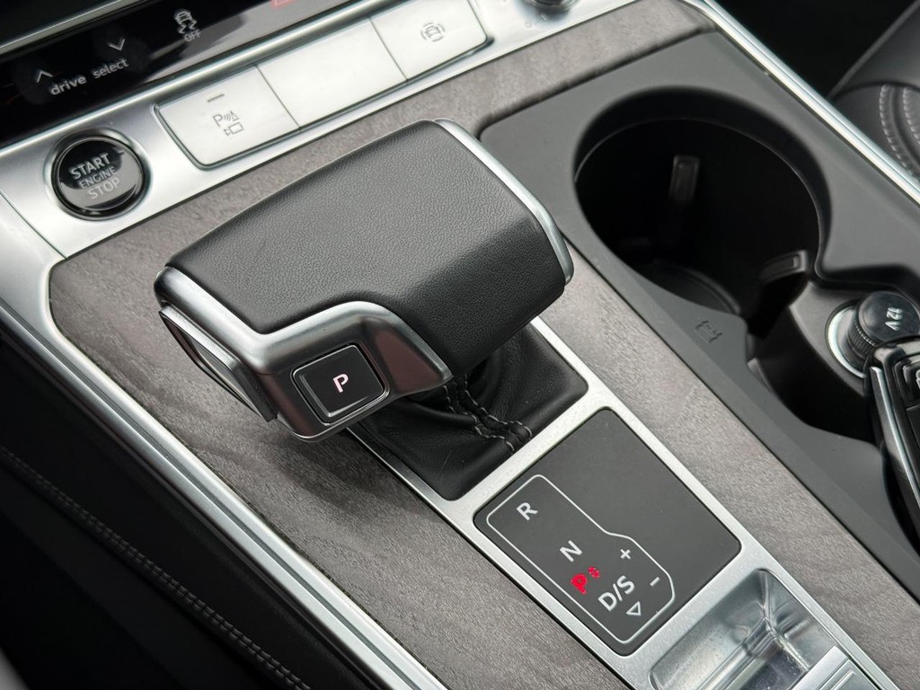 Audi A6 Sedan Vehicle Full-screen Gallery Image 21