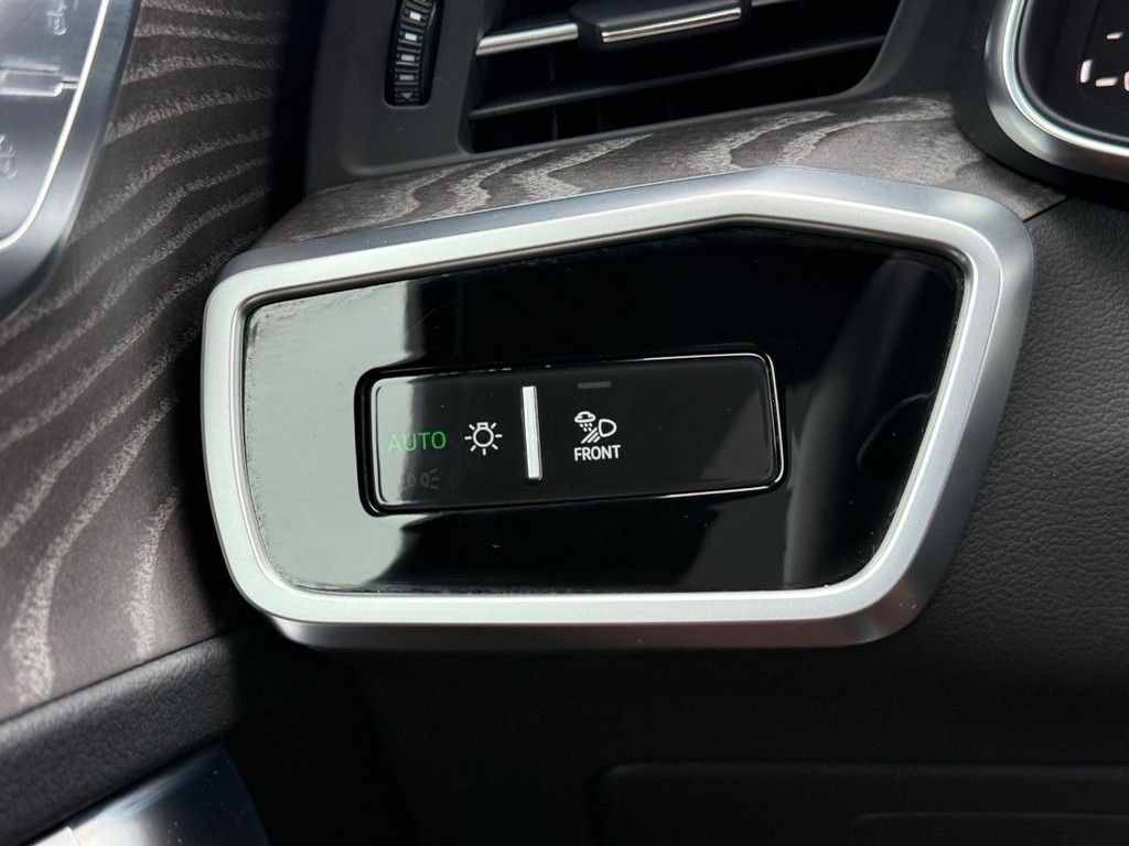 Audi A6 Sedan Vehicle Full-screen Gallery Image 22