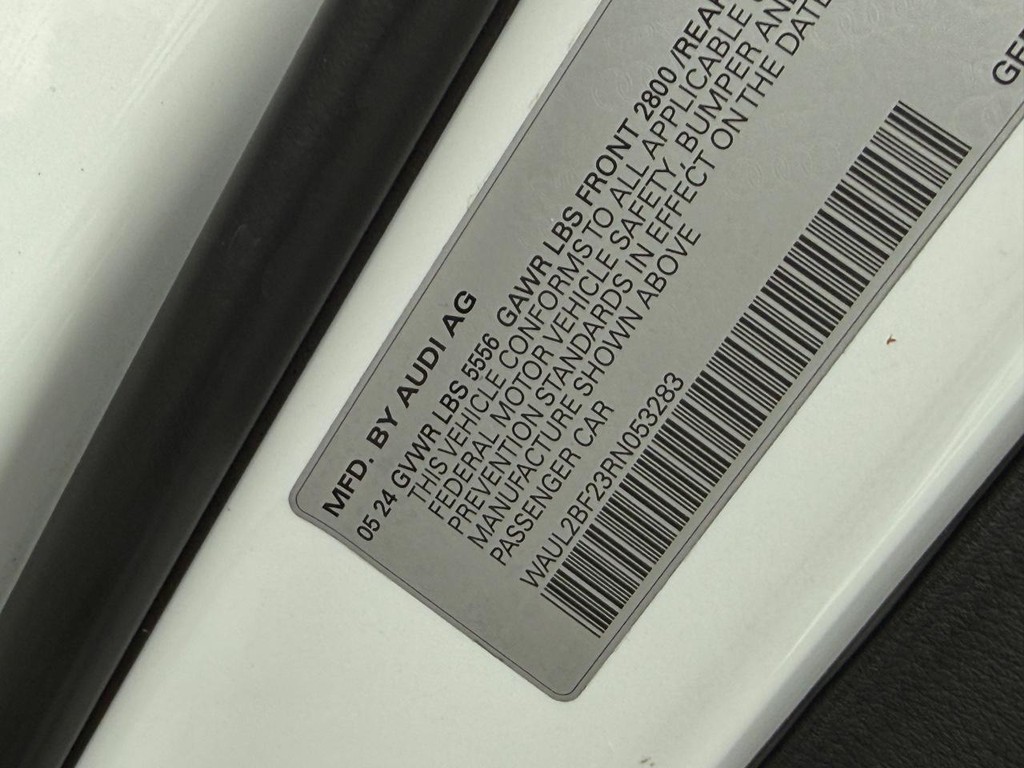 Audi A6 Sedan Vehicle Full-screen Gallery Image 23