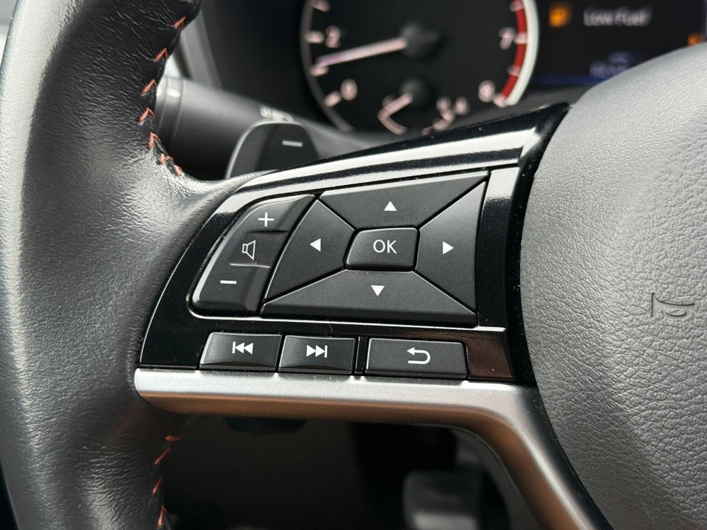 Nissan Altima Vehicle Full-screen Gallery Image 14