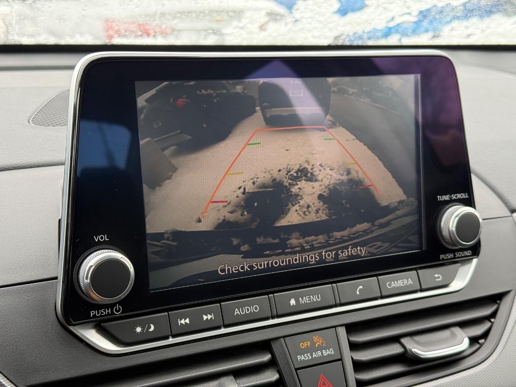 Nissan Altima Vehicle Full-screen Gallery Image 18