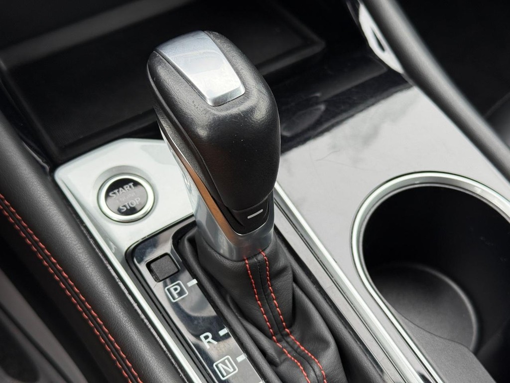 Nissan Altima Vehicle Full-screen Gallery Image 20