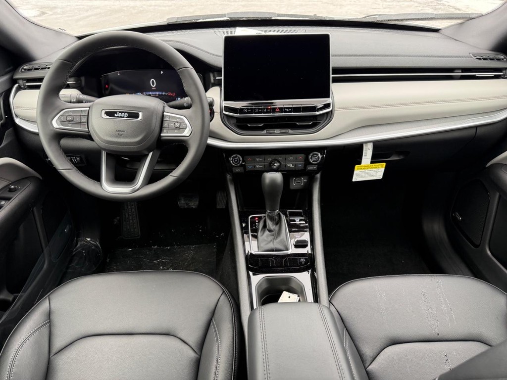 Jeep Compass Vehicle Full-screen Gallery Image 08