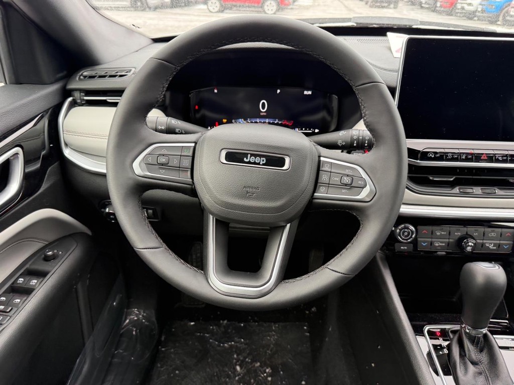 Jeep Compass Vehicle Full-screen Gallery Image 09