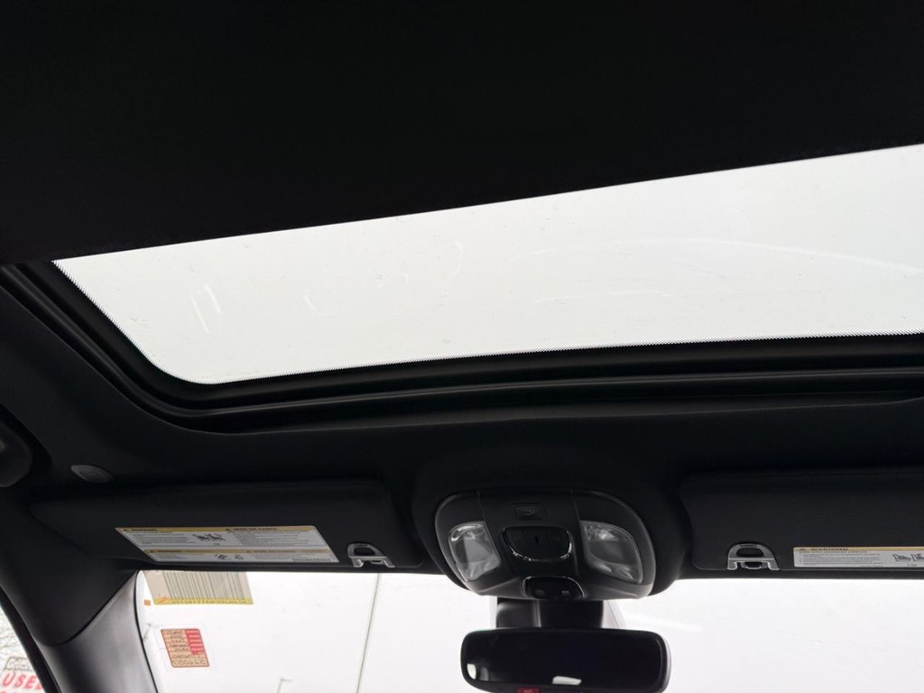 Jeep Compass Vehicle Full-screen Gallery Image 10