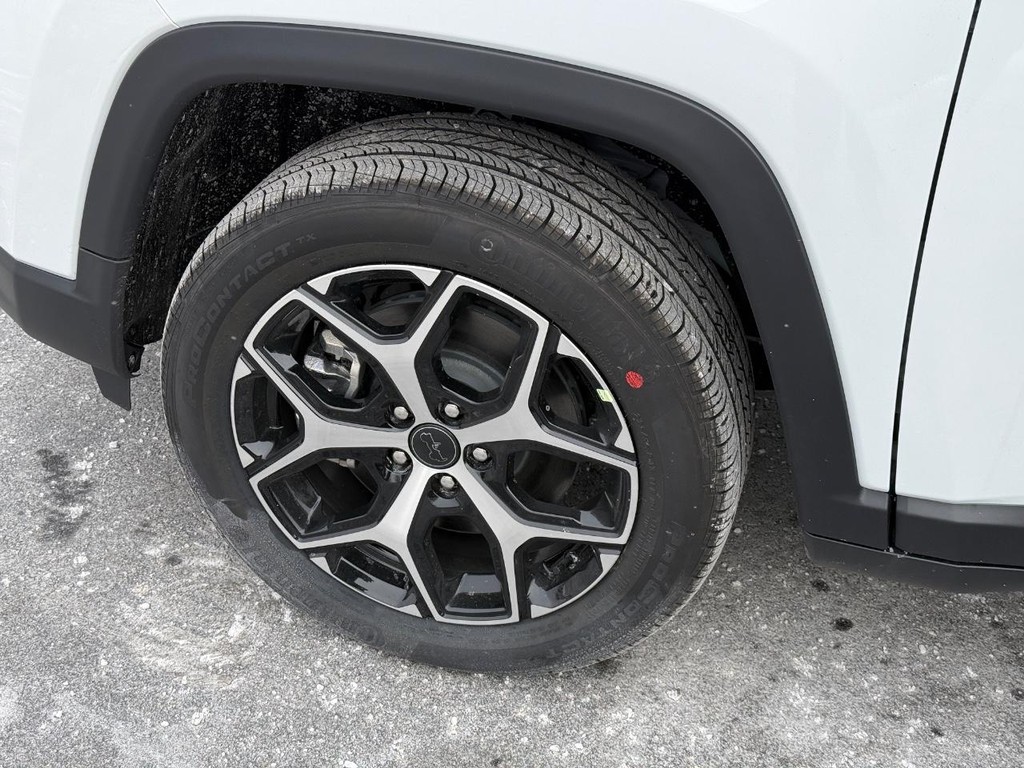 Jeep Compass Vehicle Full-screen Gallery Image 11