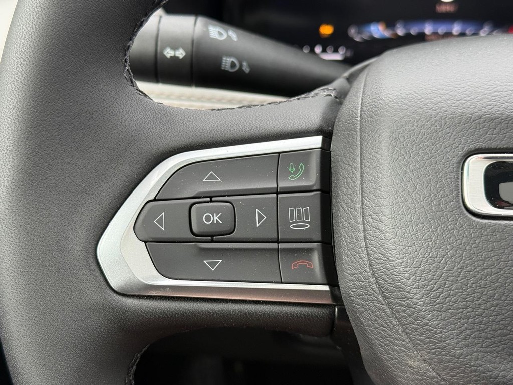 Jeep Compass Vehicle Full-screen Gallery Image 14