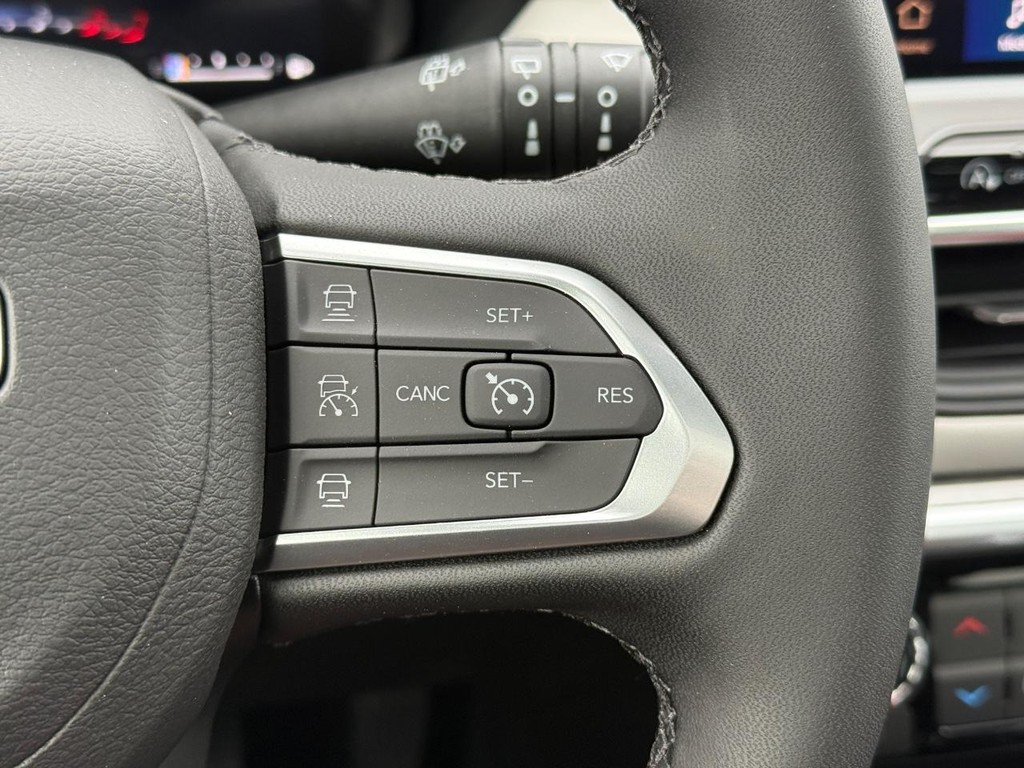 Jeep Compass Vehicle Full-screen Gallery Image 15