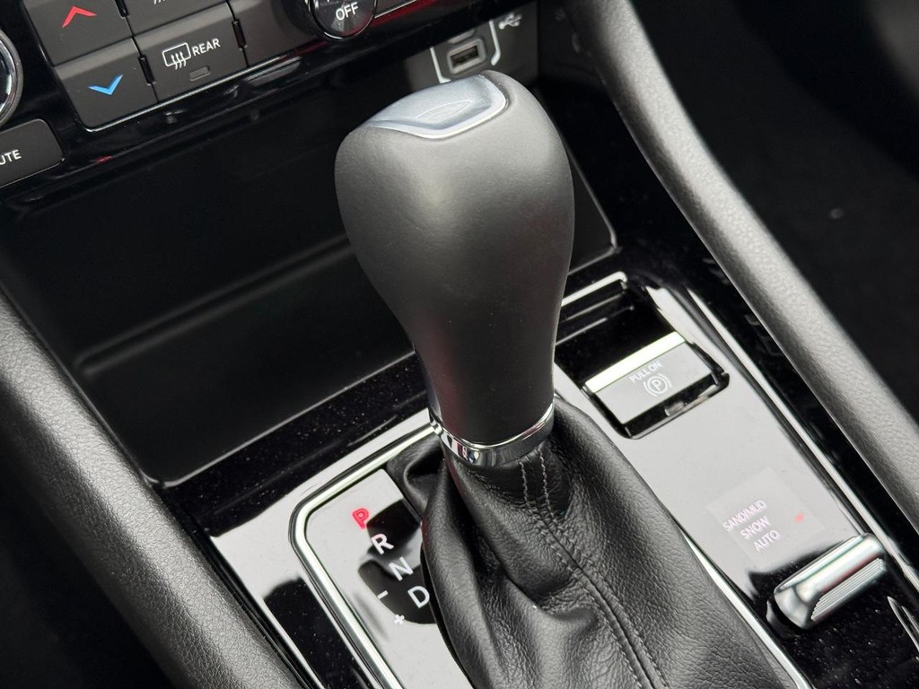 Jeep Compass Vehicle Full-screen Gallery Image 20