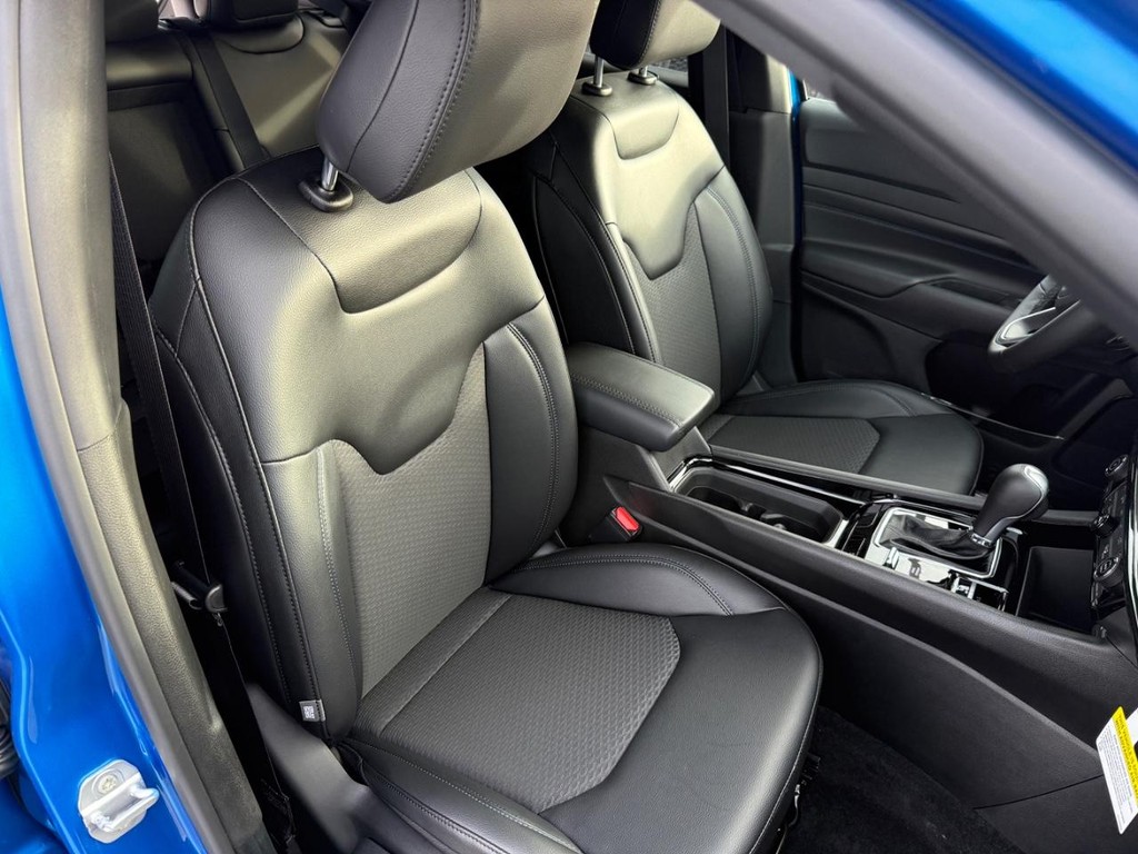 Jeep Compass Vehicle Full-screen Gallery Image 06