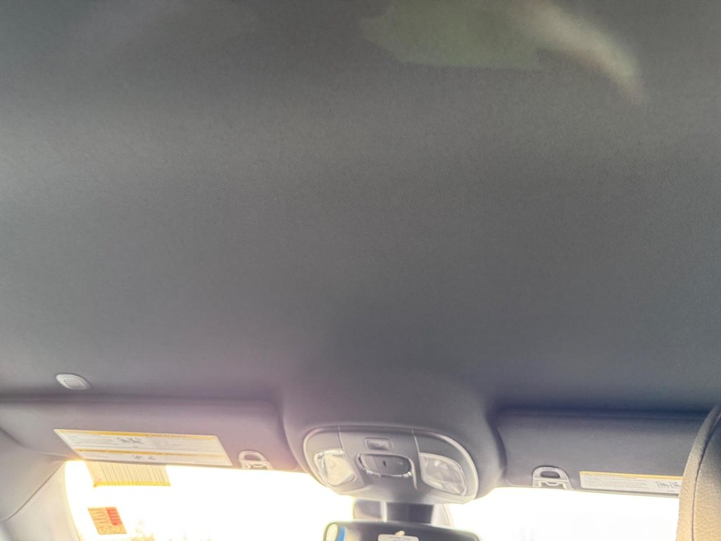 Jeep Compass Vehicle Full-screen Gallery Image 10