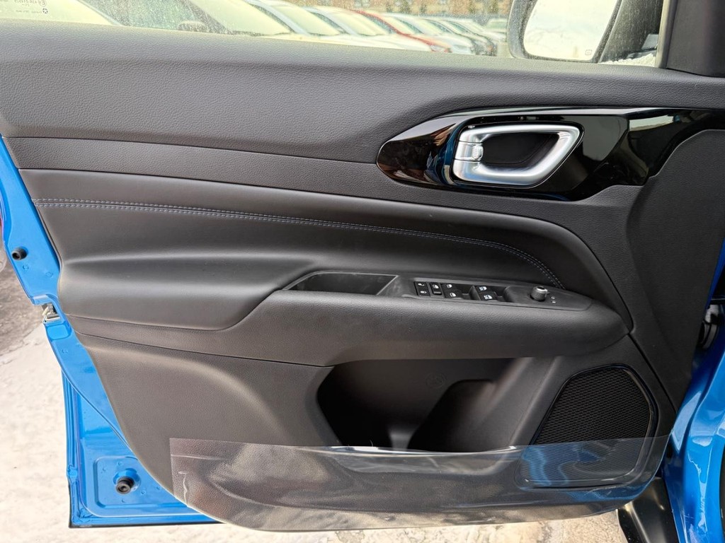 Jeep Compass Vehicle Full-screen Gallery Image 13