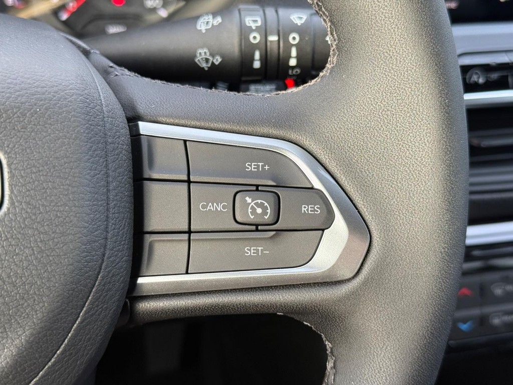 Jeep Compass Vehicle Full-screen Gallery Image 15