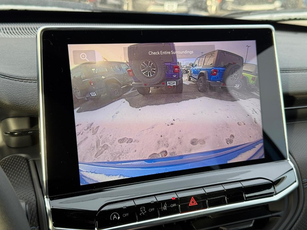 Jeep Compass Vehicle Full-screen Gallery Image 18