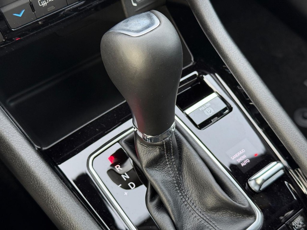 Jeep Compass Vehicle Full-screen Gallery Image 20