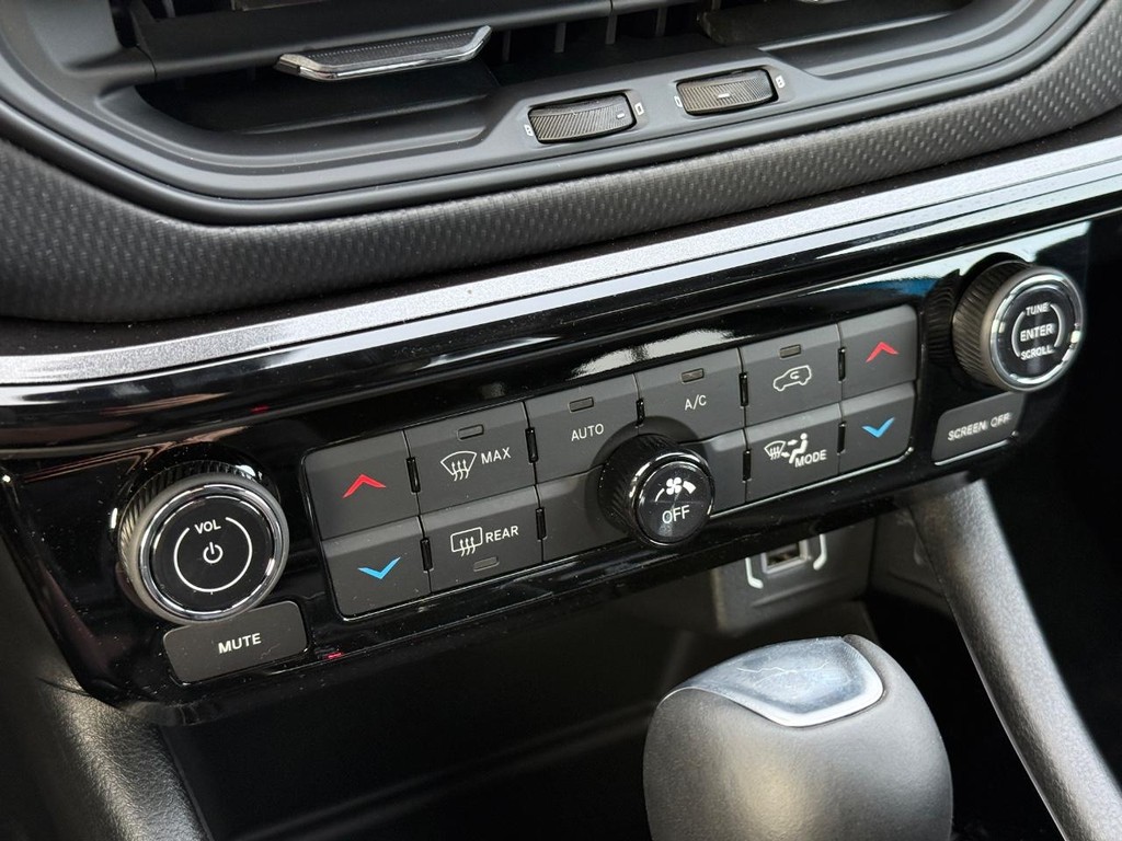 Jeep Compass Vehicle Full-screen Gallery Image 21