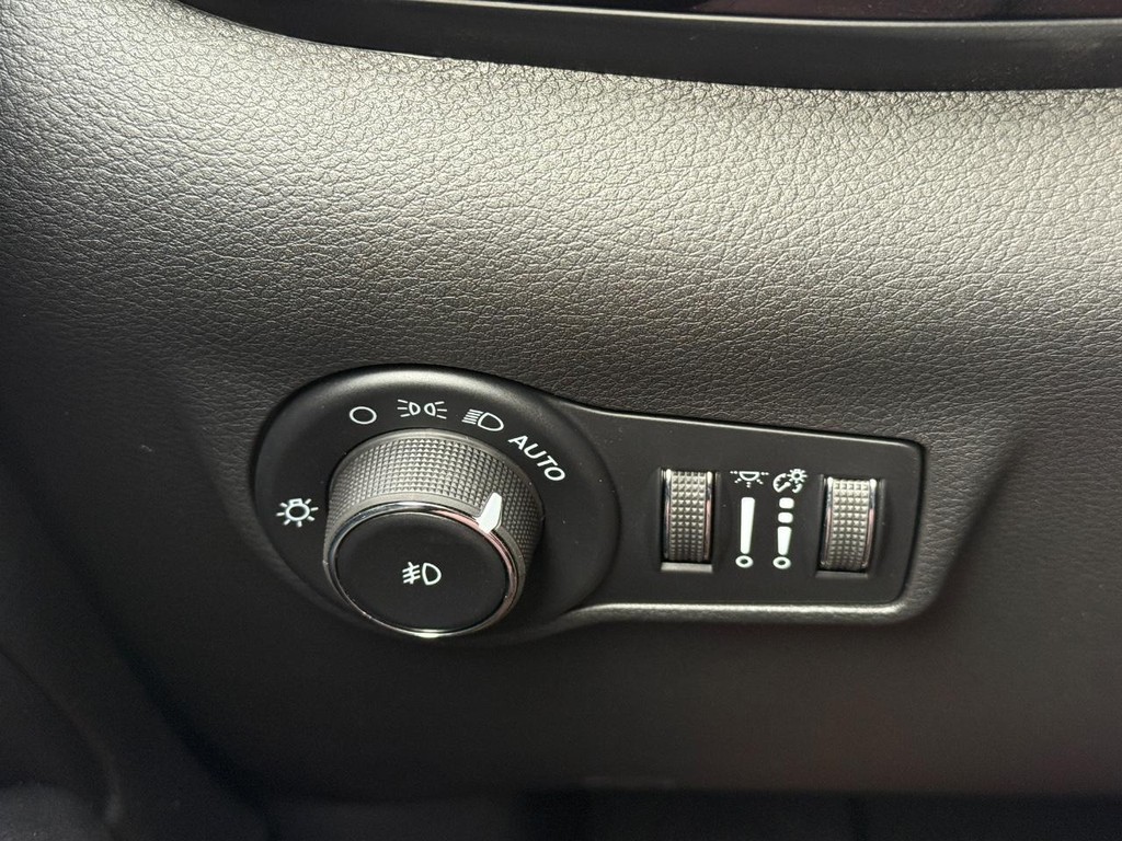 Jeep Compass Vehicle Full-screen Gallery Image 22